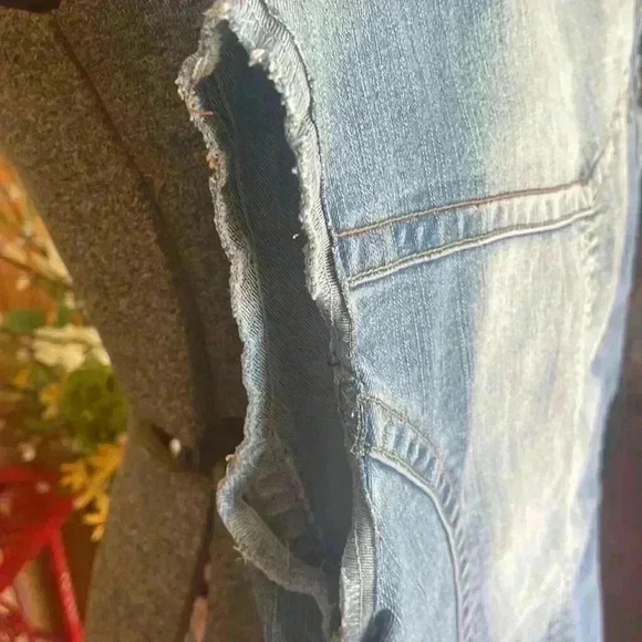 Comfort denim size medium, jean vest. - Picture 8 of 9